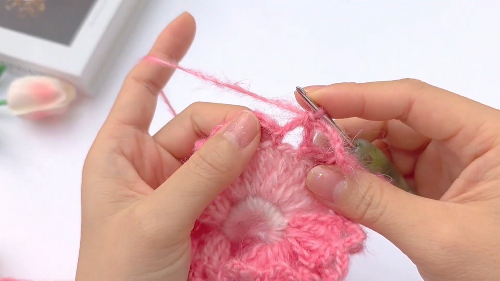 Crochet Scrunchie Tutorial – Easy & Cute Hair Tie for Beginners 4-53 screenshot