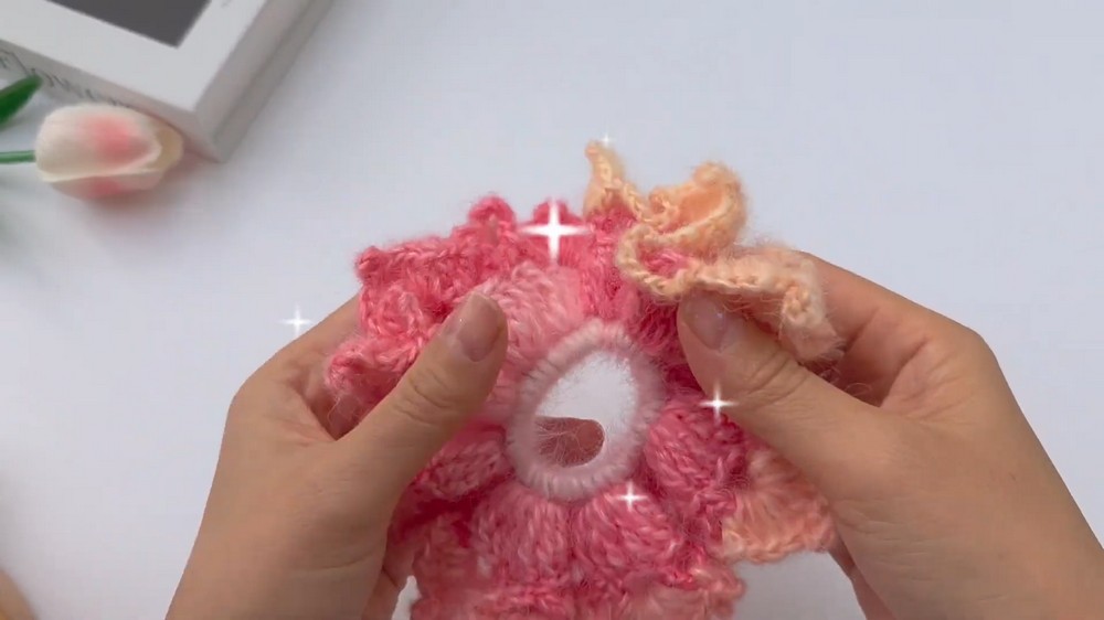 Crochet Scrunchie Tutorial – Easy & Cute Hair Tie for Beginners 7-30 screenshot