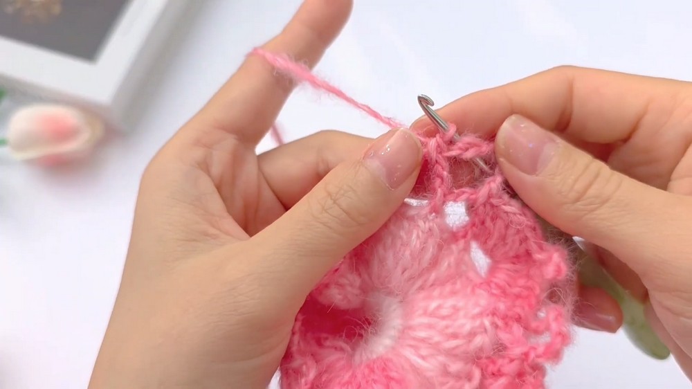 Crochet Scrunchie Tutorial – Easy & Cute Hair Tie for Beginners 7