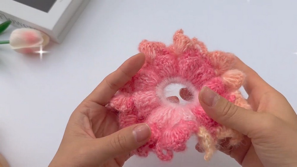 Crochet Scrunchie Tutorial – Easy & Cute Hair Tie for Beginners 9