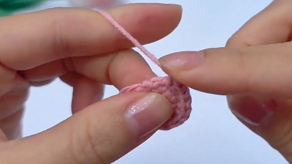 Crochet Tulip Flower Tutorial Simple Tulip Keychain Pattern for Beginners 3
