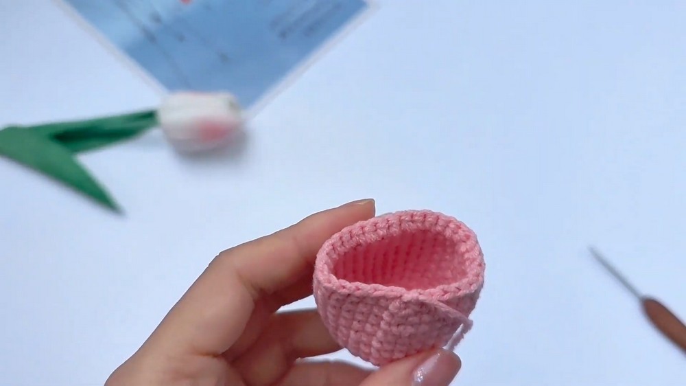 Crochet Tulip Flower Tutorial Simple Tulip Keychain Pattern for Beginners 4