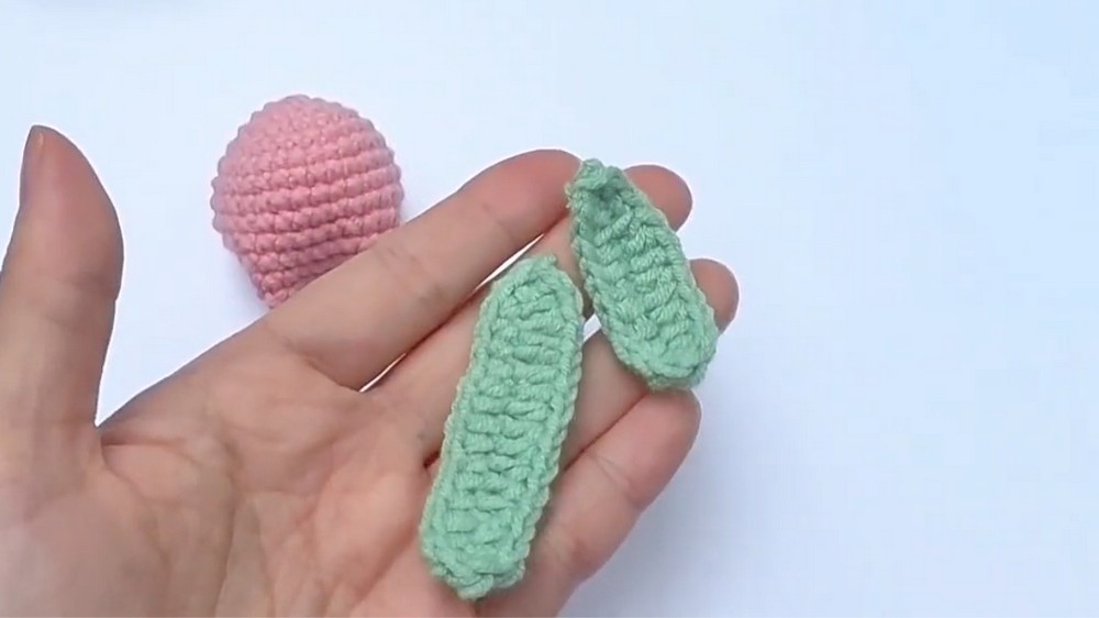 Crochet Tulip Flower Tutorial Simple Tulip Keychain Pattern for Beginners 8