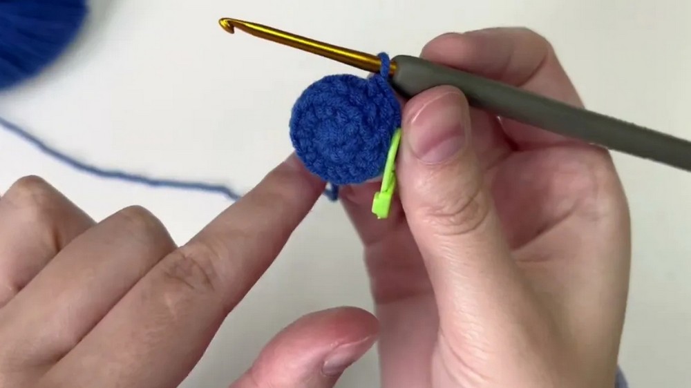 Crochet a Tiny Graduation Cap 🎓 Easy Beginner Tutorial 4