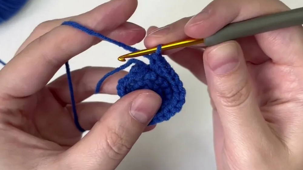 Crochet a Tiny Graduation Cap 🎓 Easy Beginner Tutorial 5
