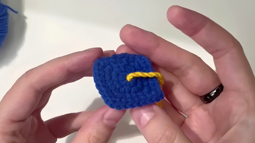 Crochet a Tiny Graduation Cap 🎓 Easy Beginner Tutorial 7