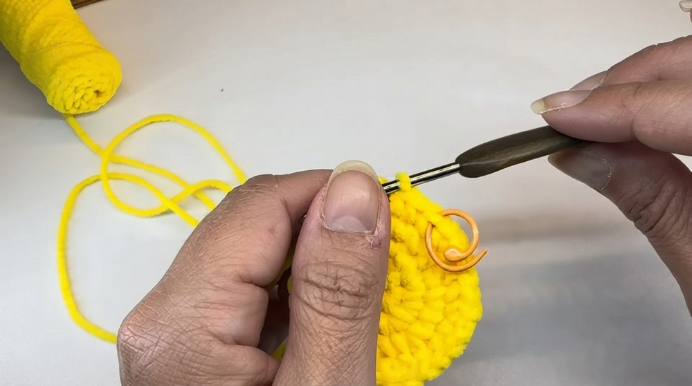 Crochet a little duck 🩵 Easy Amigurumi for beginners Step-by-step tutorial (3)