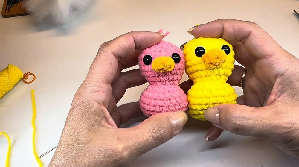 Crochet a little duck 🩵 Easy Amigurumi for beginners Step-by-step tutorial (7)