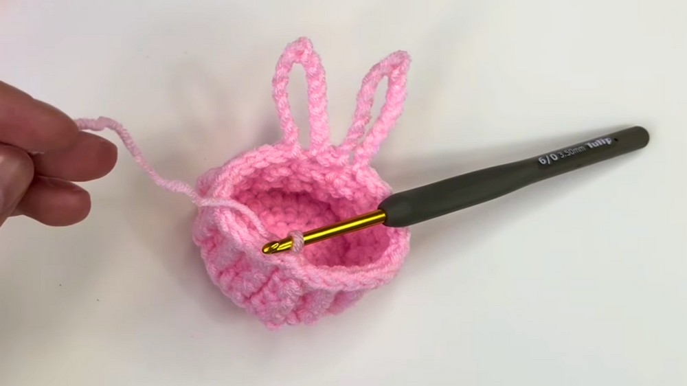 Cute Crochet Easter Basket🐰 Eggs Holder Tutorial for Beginners 7
