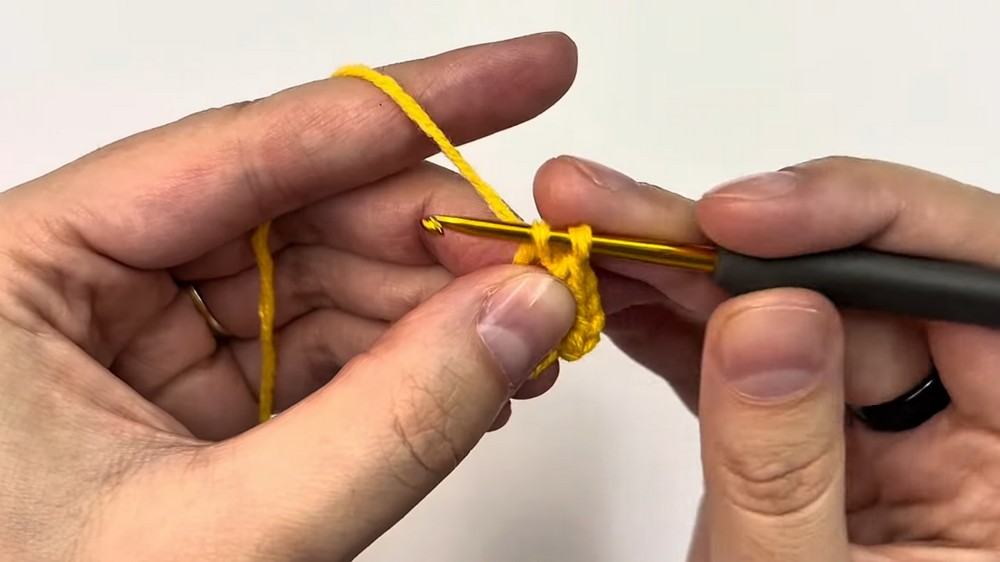 Cute Crochet Love Emoji 🥰 Beginner Keychain Tutorial 3