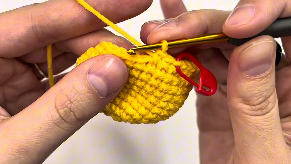 Cute Crochet Love Emoji 🥰 Beginner Keychain Tutorial 4