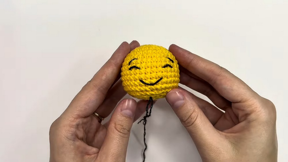 Cute Crochet Love Emoji 🥰 Beginner Keychain Tutorial 6