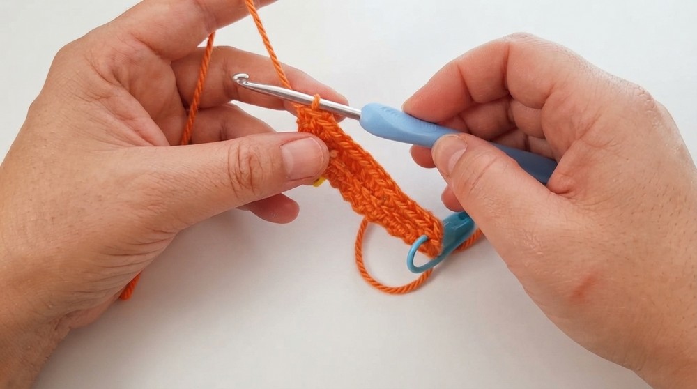 EASY Crochet Pattern keychain Pumpkin for the beginners Halloween HOW TO (4)