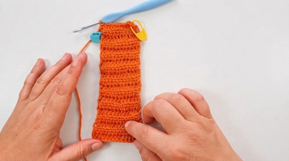 EASY Crochet Pattern keychain Pumpkin for the beginners Halloween HOW TO (5)