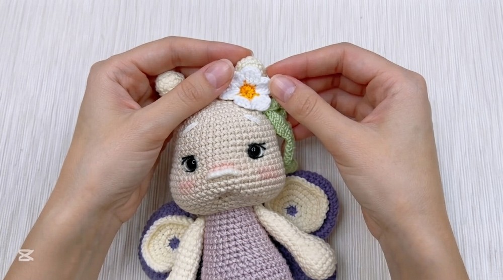 Easy Crochet Daisy 🌼 Crochet Flower Tutorial for Beginners 7