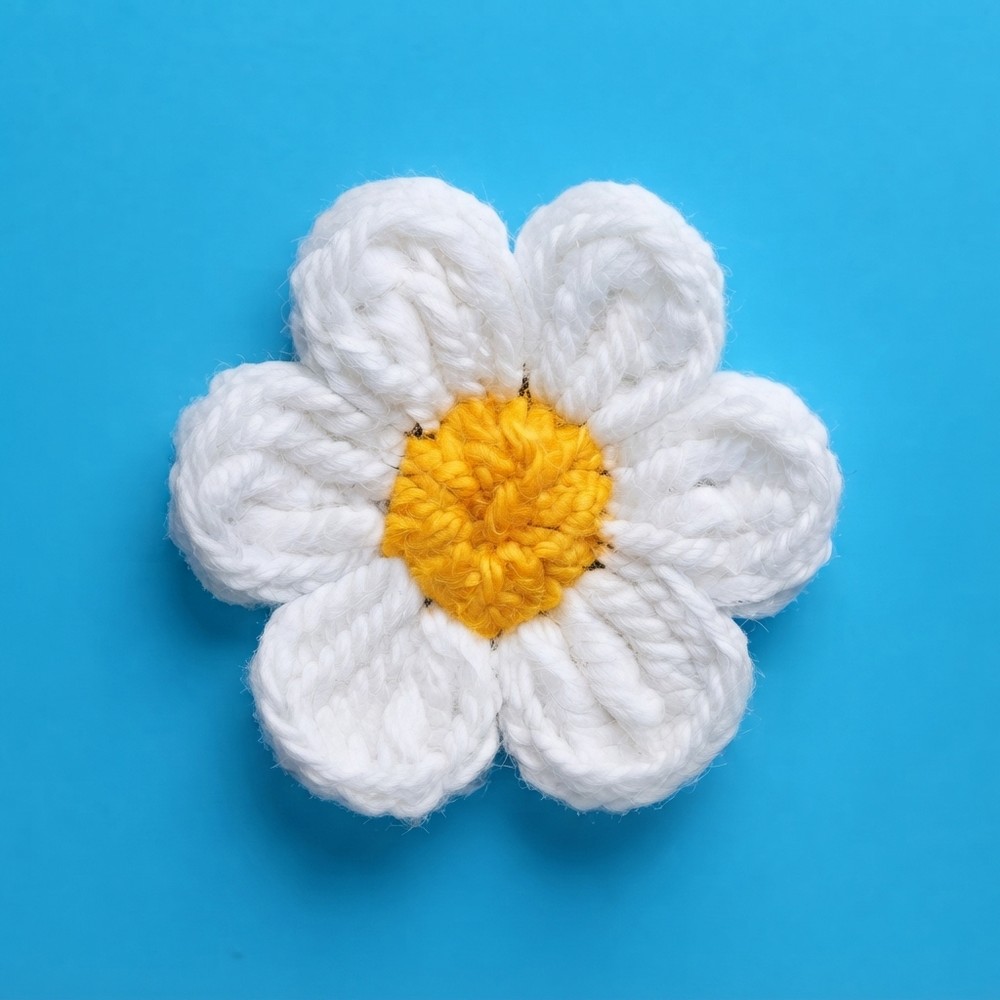 Easy Crochet Daisy 🌼 Crochet Flower Tutorial for Beginners 9
