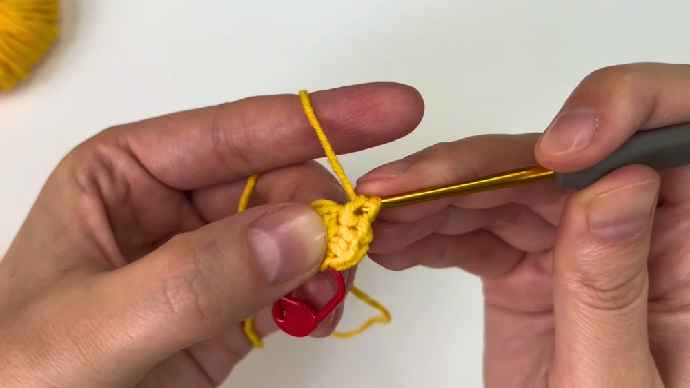 Easy Crochet Duck 🦆 Step-by-Step Amigurumi Tutorial for Beginners 3