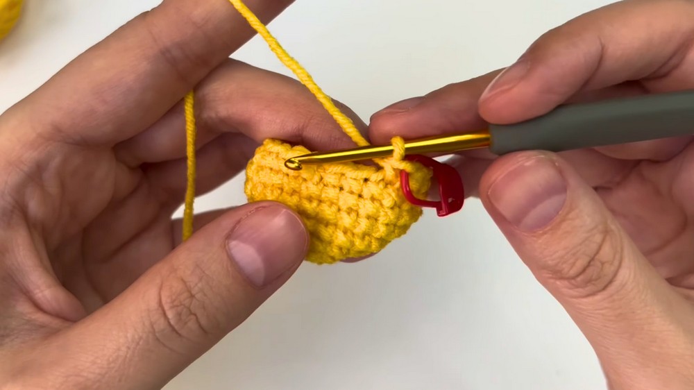Easy Crochet Duck 🦆 Step-by-Step Amigurumi Tutorial for Beginners 4