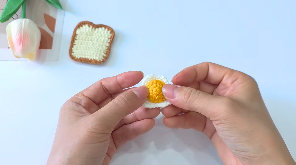 Easy Crochet Egg Toast Pattern Miniature Crochet Food & Cake Ideas 6