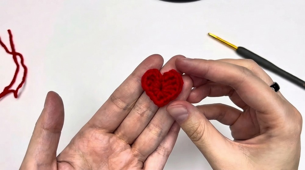 Easy Crochet Heart ❤️ 2-Minute Tutorial for Beginners 6