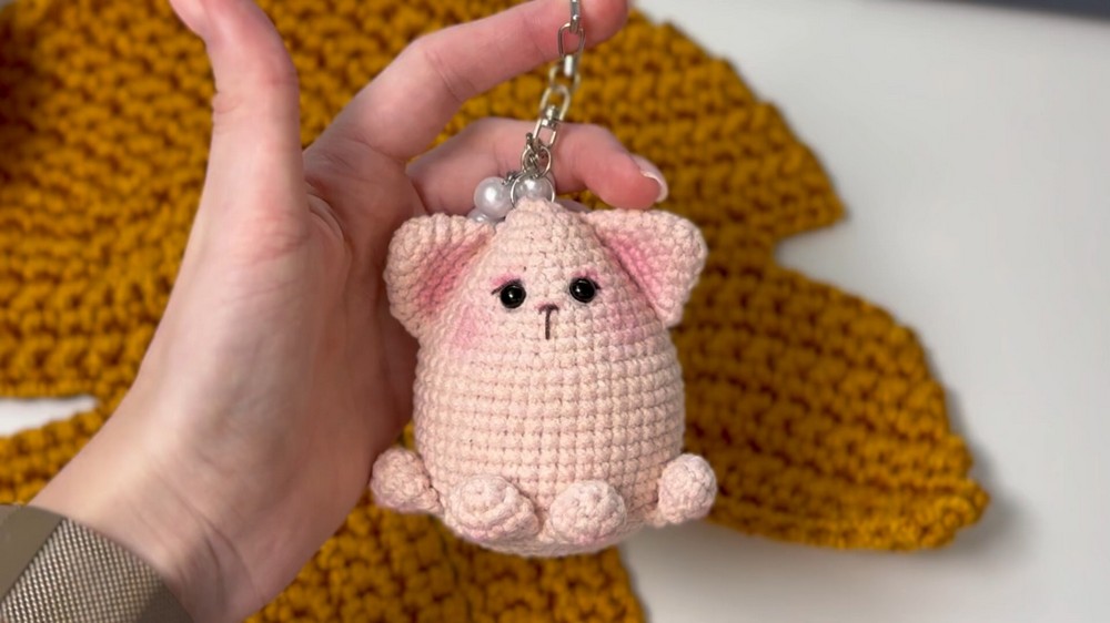 Easy Crochet Mini Cat Tutorial Cute Amigurumi Keychain (Subtitles EN, ES, PT) 2