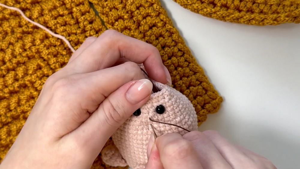 Easy Crochet Mini Cat Tutorial Cute Amigurumi Keychain (Subtitles EN, ES, PT) 7.1
