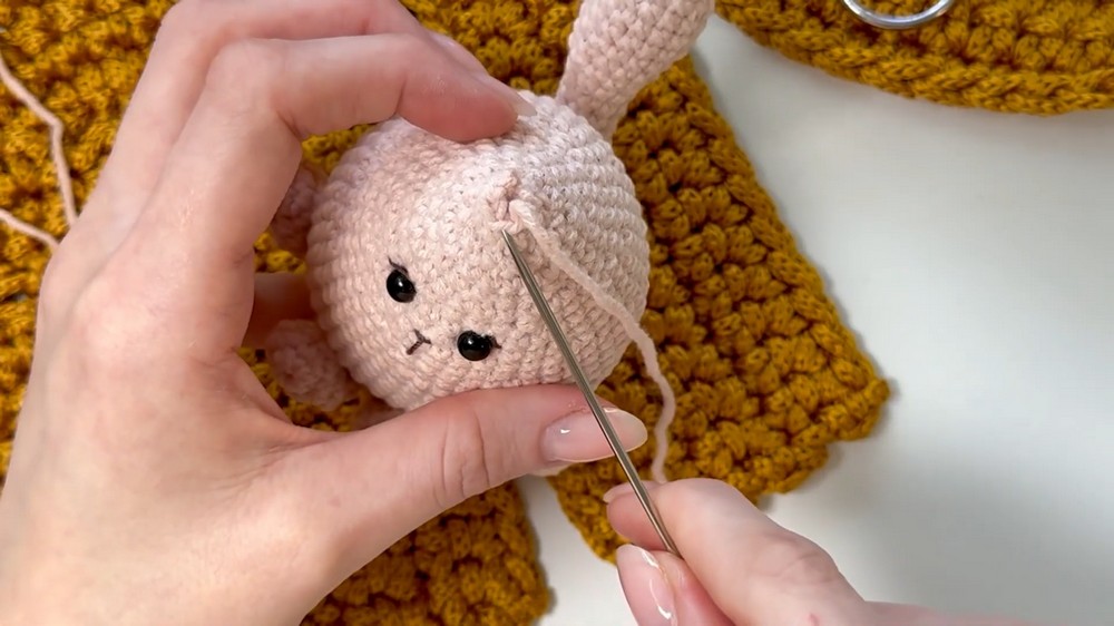 Easy Crochet Mini Cat Tutorial Cute Amigurumi Keychain (Subtitles EN, ES, PT) 8