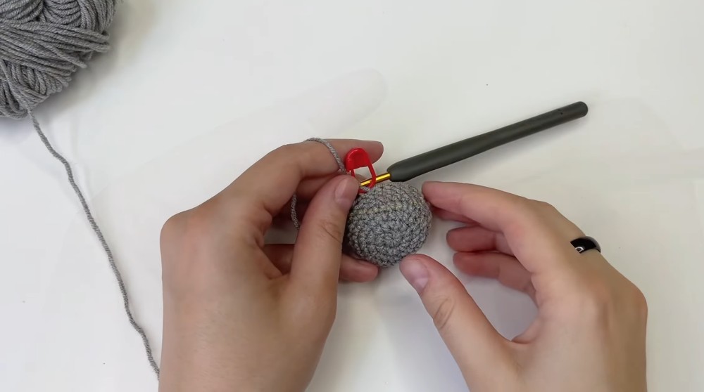 Easy No-Sew Baby Seal Crochet Tutorial 🦭 Beginner Friendly (2)