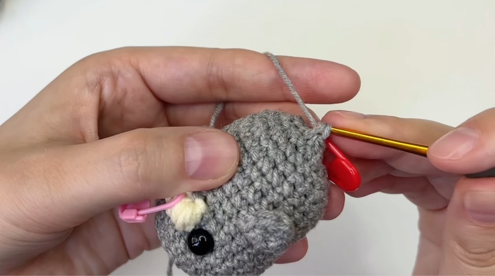 Easy No-Sew Baby Seal Crochet Tutorial 🦭 Beginner Friendly (4)