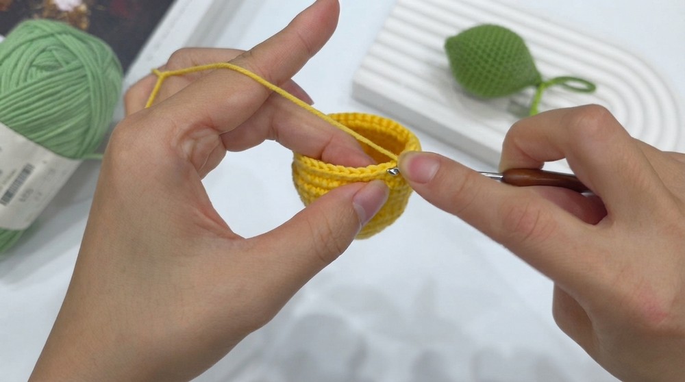Easy crochet lemon keychain🍋 how to crochet a lemon for absolute beginners 4