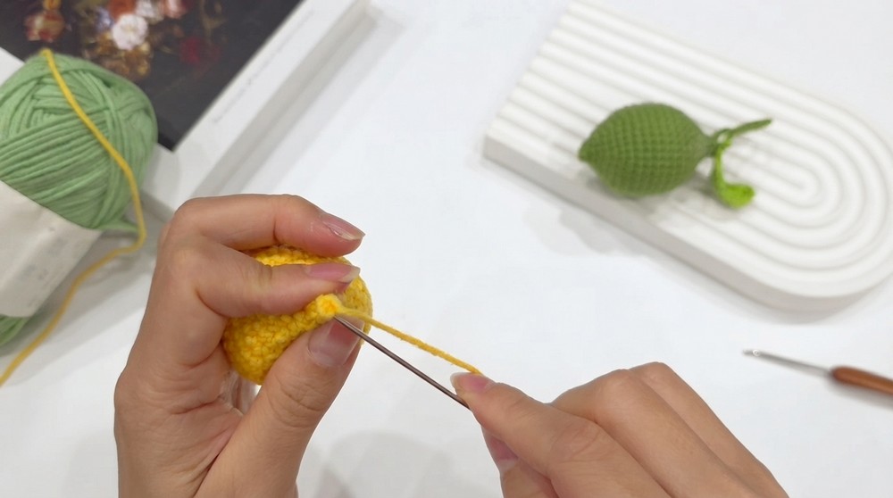 Easy crochet lemon keychain🍋 how to crochet a lemon for absolute beginners 6