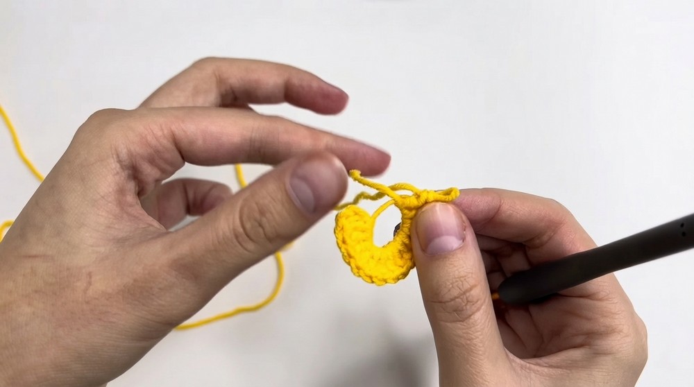 Flat Crochet Star ⭐ So Easy! Tutorial for Beginners 3