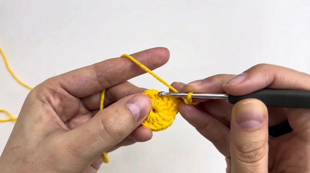 Flat Crochet Star ⭐ So Easy! Tutorial for Beginners 4
