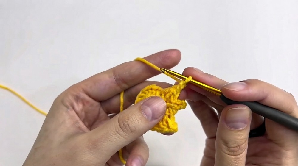 Flat Crochet Star ⭐ So Easy! Tutorial for Beginners 5