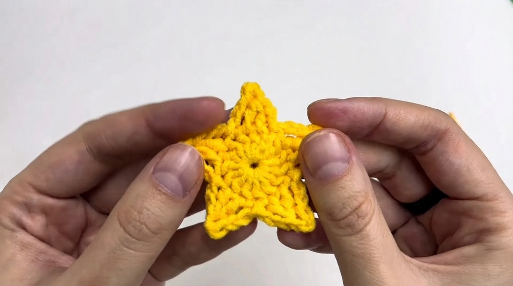 Flat Crochet Star ⭐ So Easy! Tutorial for Beginners 7