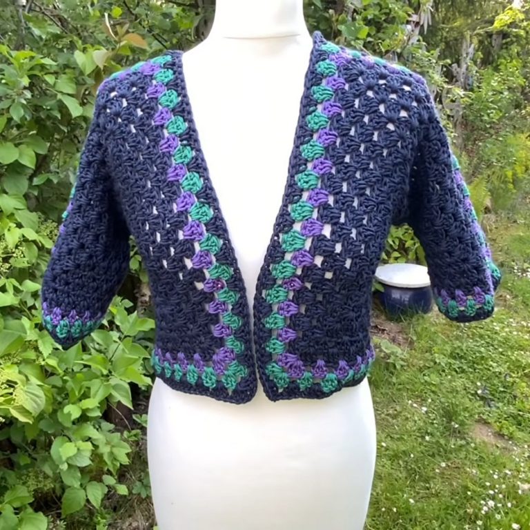 HEXAGON style cardigan with a large granny square (10)