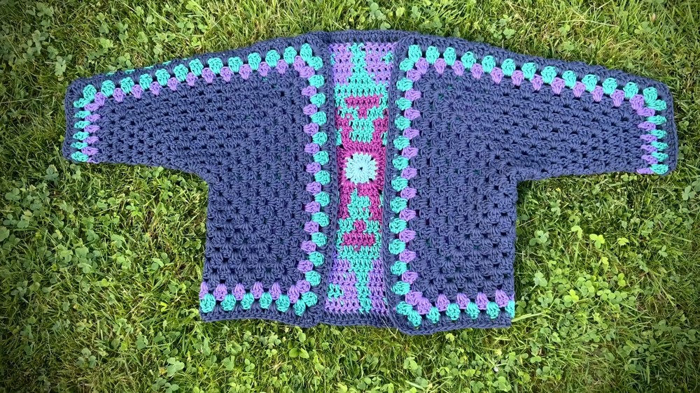 HEXAGON style cardigan with a large granny square (2)