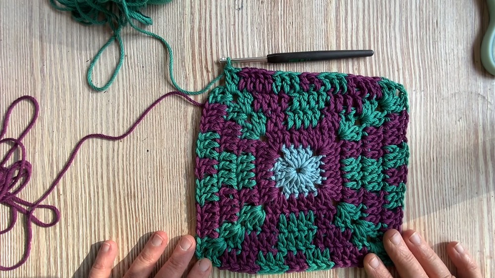HEXAGON style cardigan with a large granny square (4)