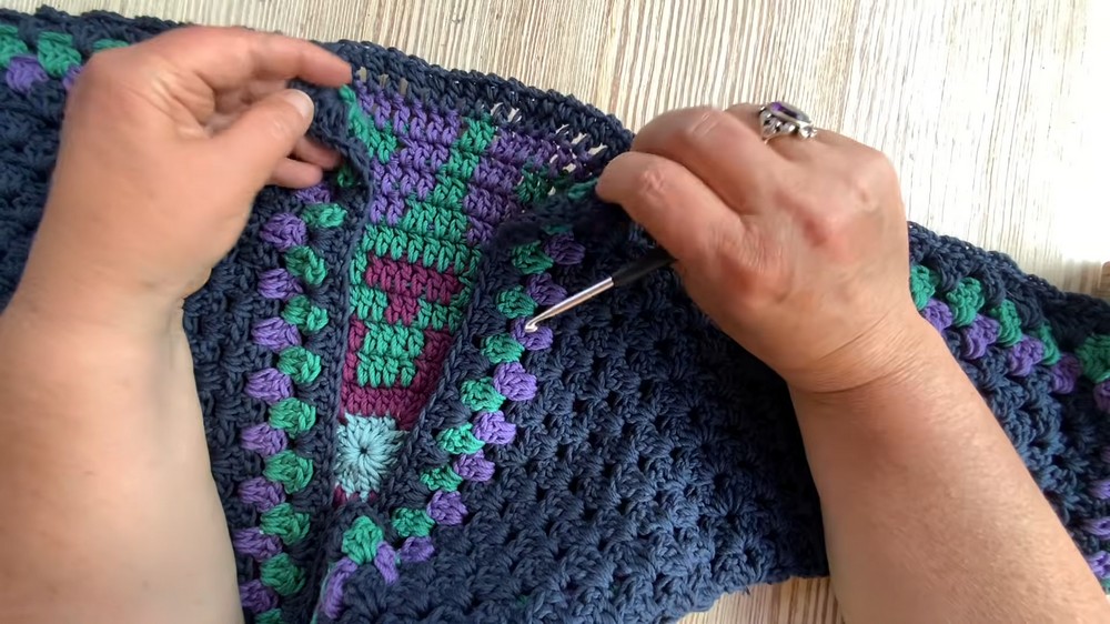 HEXAGON style cardigan with a large granny square (7)