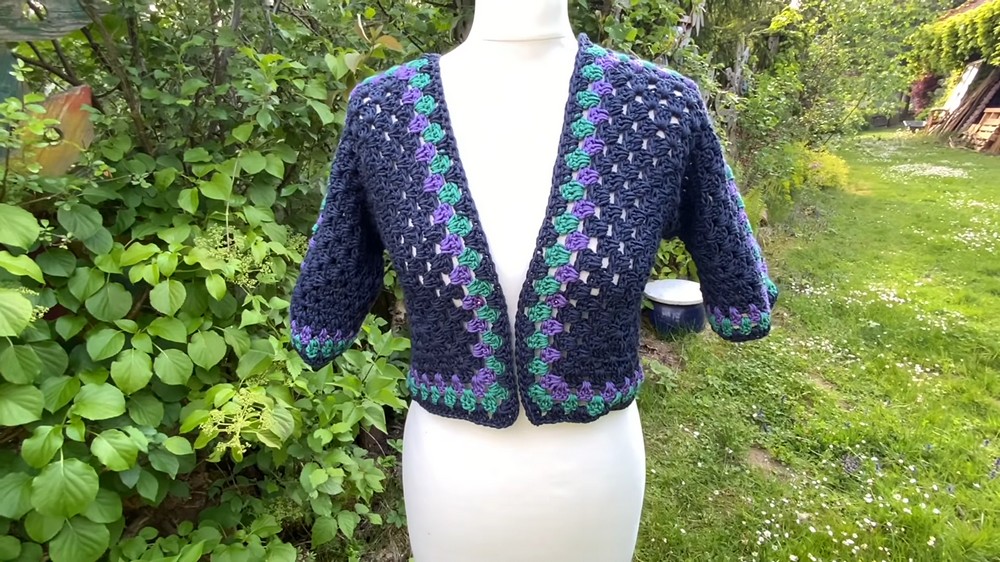 HEXAGON style cardigan with a large granny square (8)