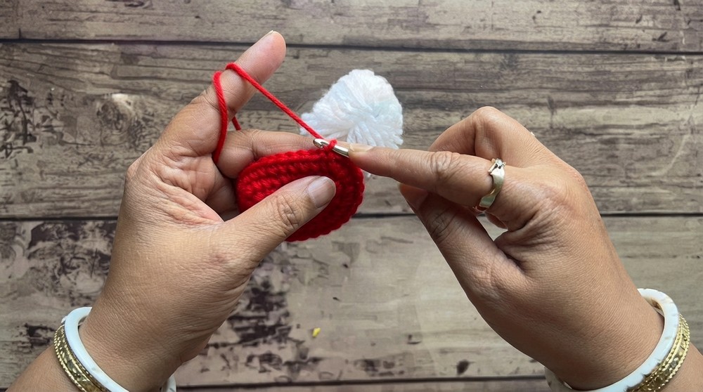 How to Crochet Couple Heart Keychain Keychain Tutorial for Beginners (4)