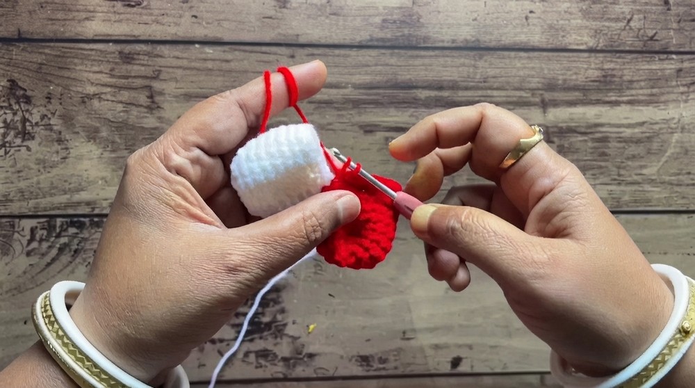 How to Crochet Couple Heart Keychain Keychain Tutorial for Beginners (5)