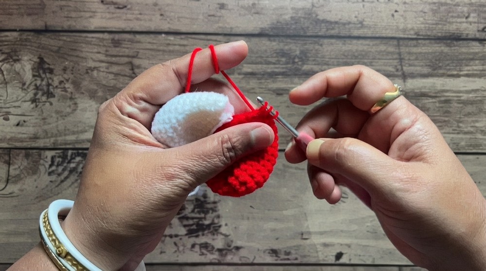 How to Crochet Couple Heart Keychain Keychain Tutorial for Beginners (6)