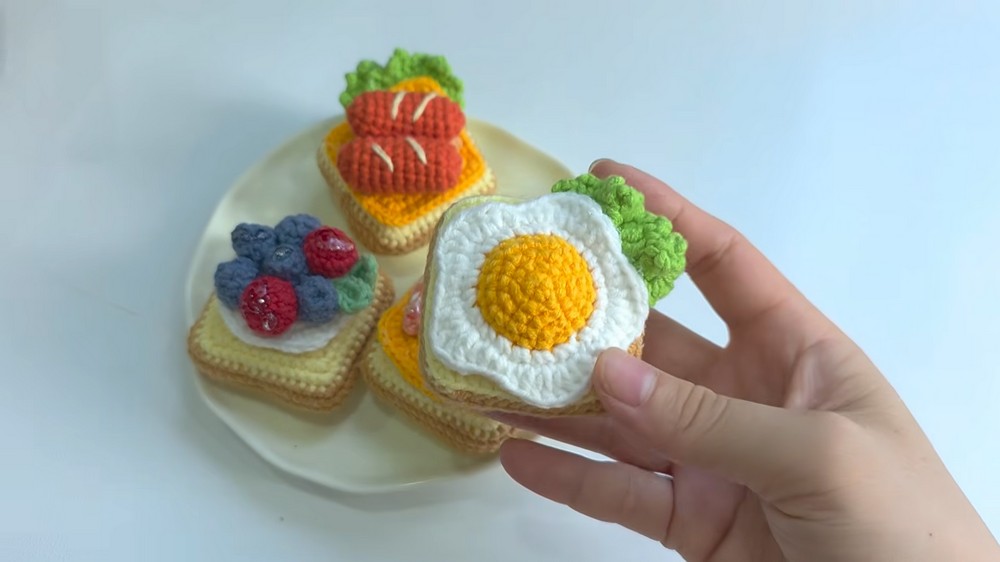 How to Crochet Mini Breakfast Toasts Step-by-Step 7