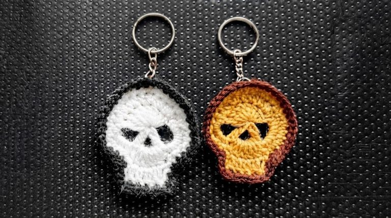 How to Crochet Skull Keychain Easy Halloween Tutorial for Beginners (2)