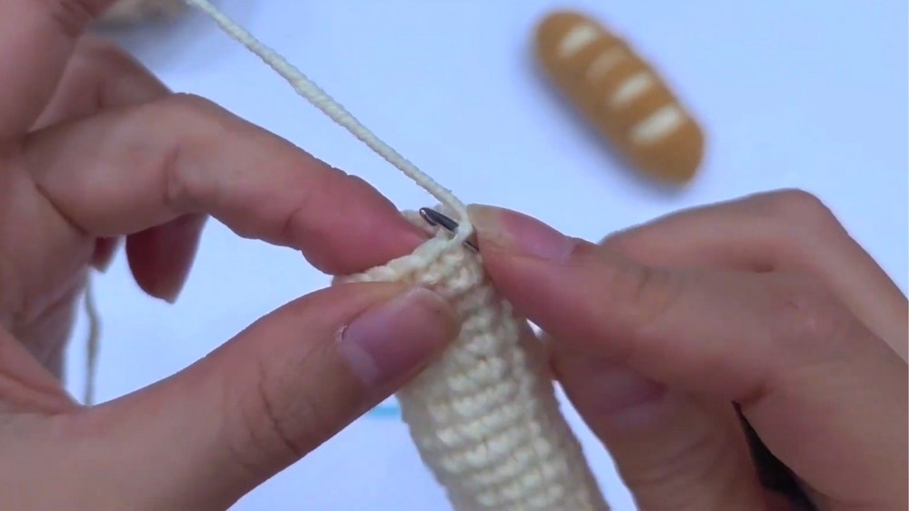 How to Crochet a Mini Bread 🥖 Easy Beginner Tutorial Tiny Amigurumi 4