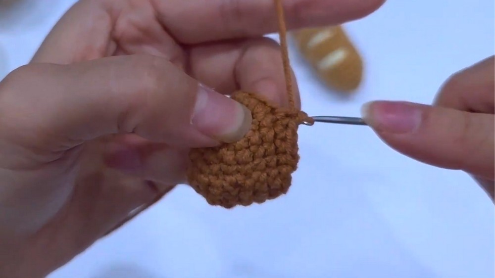 How to Crochet a Mini Bread 🥖 Easy Beginner Tutorial Tiny Amigurumi 5