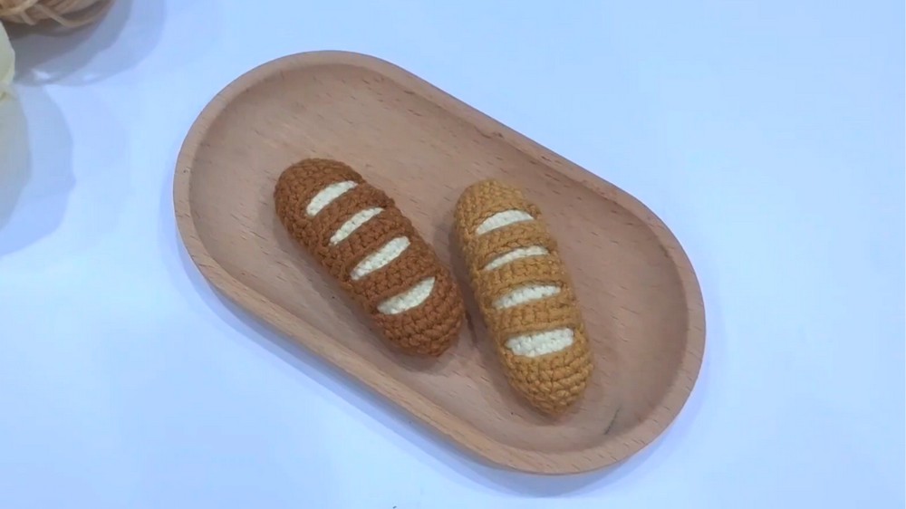 How to Crochet a Mini Bread 🥖 Easy Beginner Tutorial Tiny Amigurumi 7
