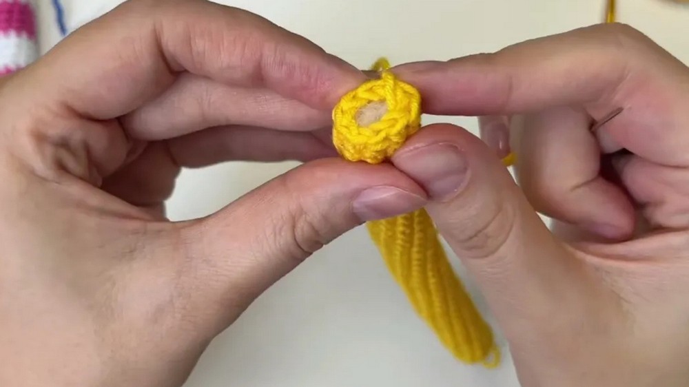 How to Crochet a Mini Duck Pool Float Plus a Classic Striped Float (15)