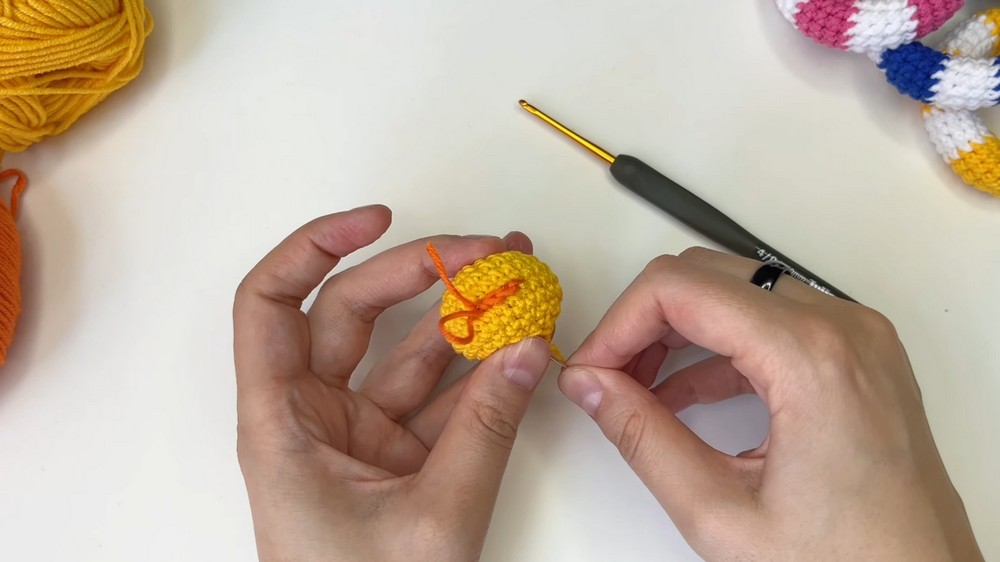 How to Crochet a Mini Duck Pool Float Plus a Classic Striped Float (21)